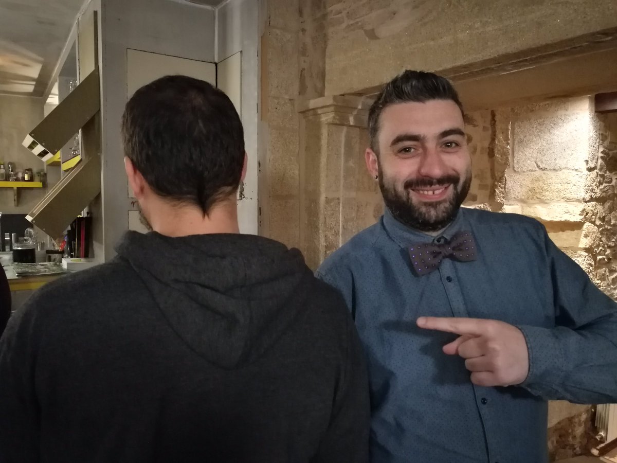 Sabes quien es?? Vista rapida y foto de rigor con <a href="/ElZampon/">ElZampónDeCompostela</a>  y un servidor hoy en <a href="/resasrestaurant/">Resas Pop Up!</a> en #atafartar