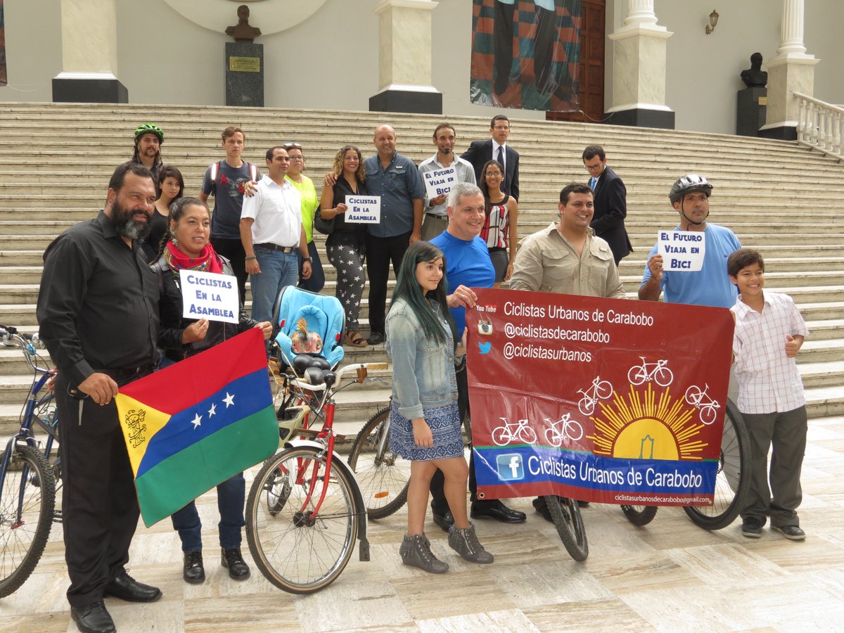RuedaloValMTB's tweet photo. #LaBiciPaLaAsamblea parte del grupo que visitó la asamblea.. https://t.co/xr2jBxa847