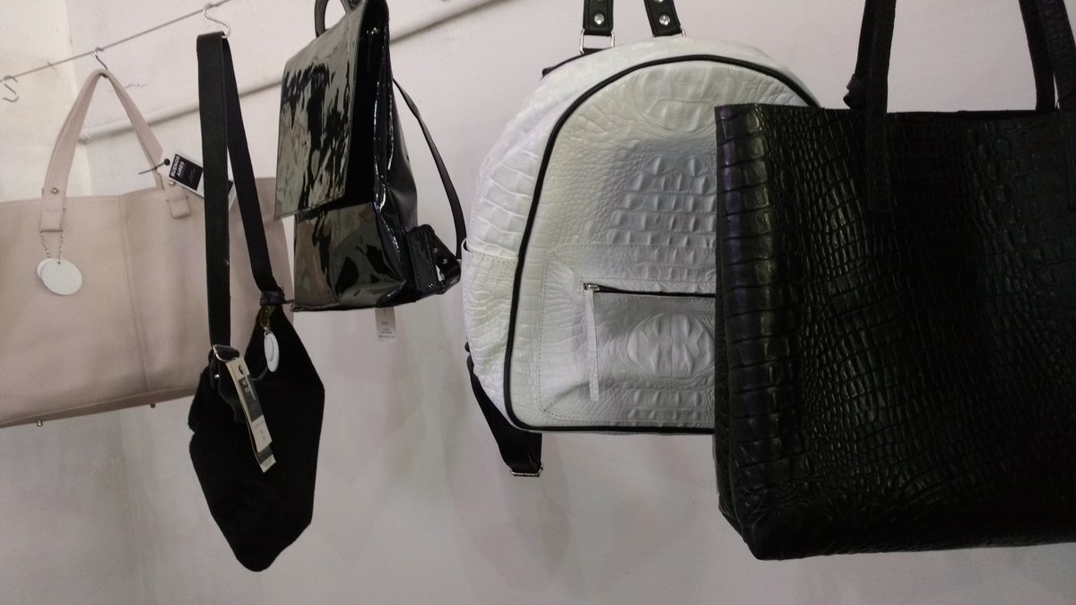 dapina's tweet image. Los accesorios de #ROOMIE este finde en Serrano 1139 @PopeCerimedo