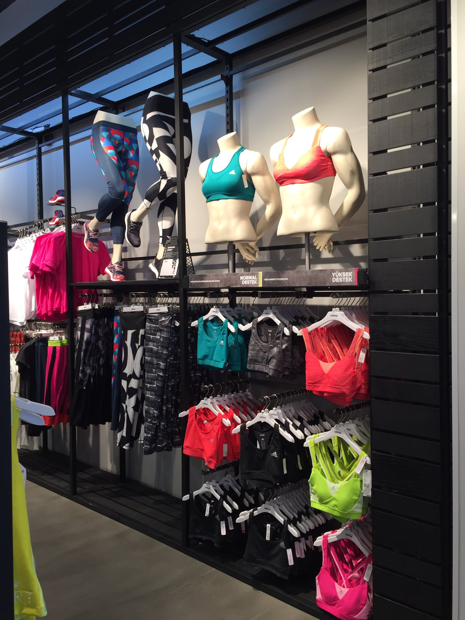 Adidas visual merchandiser 2025