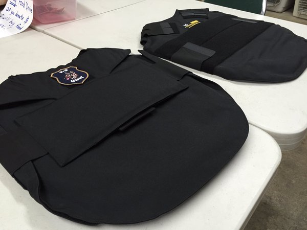 KREM2's tweet photo. #KREMGOODNEWS Group donates protective vests to @CdAPD K9s. https://t.co/F46BmEmVeo https://t.co/Ud45OXGLq6
