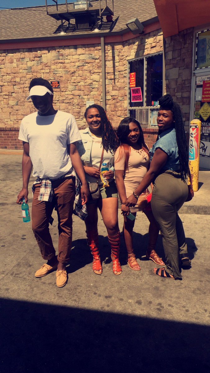 JuanCBankroll's tweet photo. Til Death Should Do Us Part Through Thick &amp; Thin #LongHaul ❤️ @TatyanaArianna @jernithiaaa Foreva Loyal! https://t.co/vIv5rqFF5S
