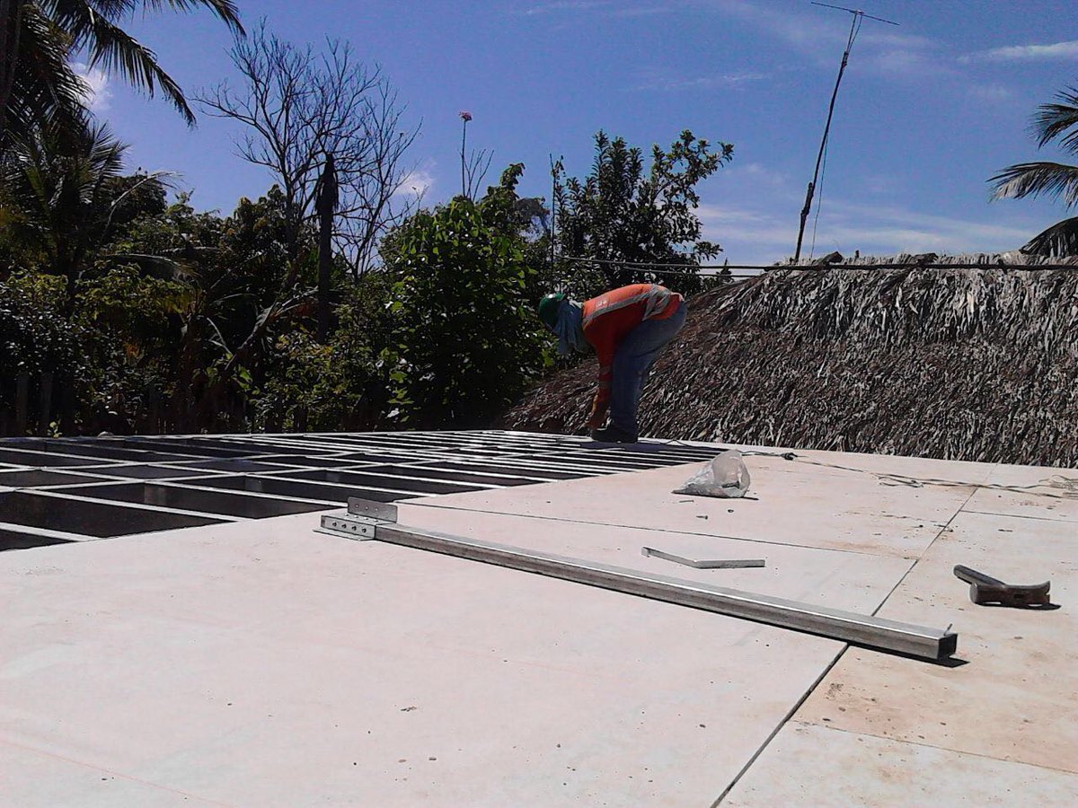 AlcaldiaLorica's tweet photo. Las 68 viviendas cuentan con especificaciones de tipo celular eternit sobre palafitos con un área de 40,26 m2. https://t.co/fbbRlOz3AU