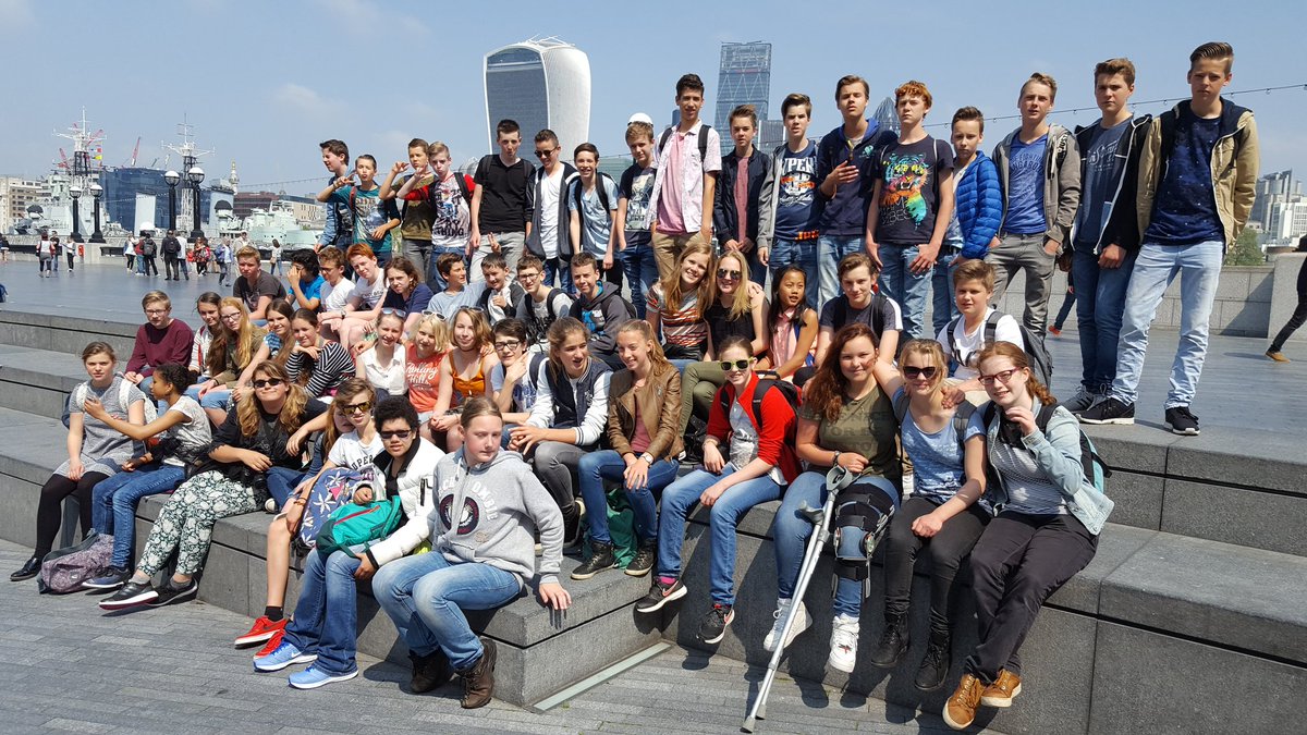 gym_oelbert's tweet photo. Klas 2A en 2D van @gym_oelbert gezellig in Londen met #oelbert #geweldig https://t.co/gxfdweWE3L