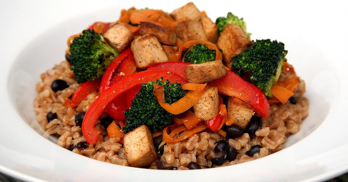 POPSUGARWell's tweet photo. Skip the boring bowl of pasta and make 1 of these exciting vegan dinners https://t.co/zqSCpCNACm https://t.co/c0ksF5bai0