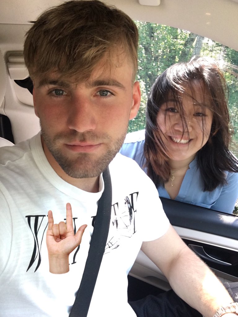 ruotingli's tweet photo. Nice to meet you today, hope you like the gift 🤗🤗 see you nice season! @LukeShaw23 xxx https://t.co/byKLH4YdVl