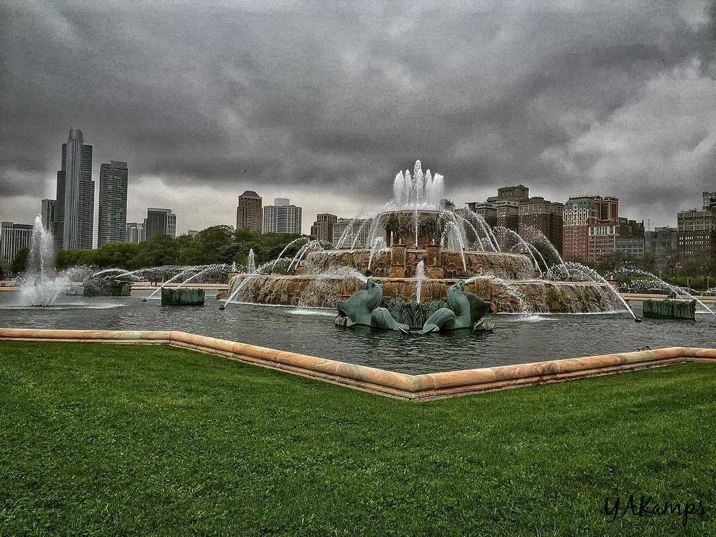 ChiPhotos's tweet photo. by kampspix: Another gloomy day..I love this fountain!!☁️☁️ .
.
#fountain #chicago #mychicagopix #chicagopix #likec… https://t.co/CvKoROyALi
