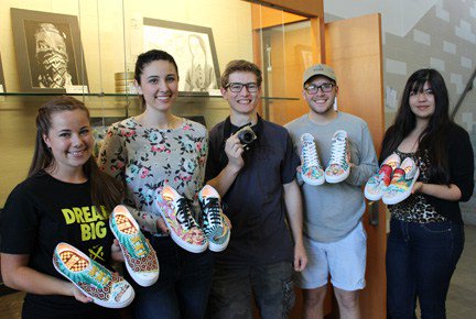 OregonTrailSD's tweet photo. Sandy High artists make it to the Top 5! https://t.co/vFugpYFViw https://t.co/et0Ly6ooHV