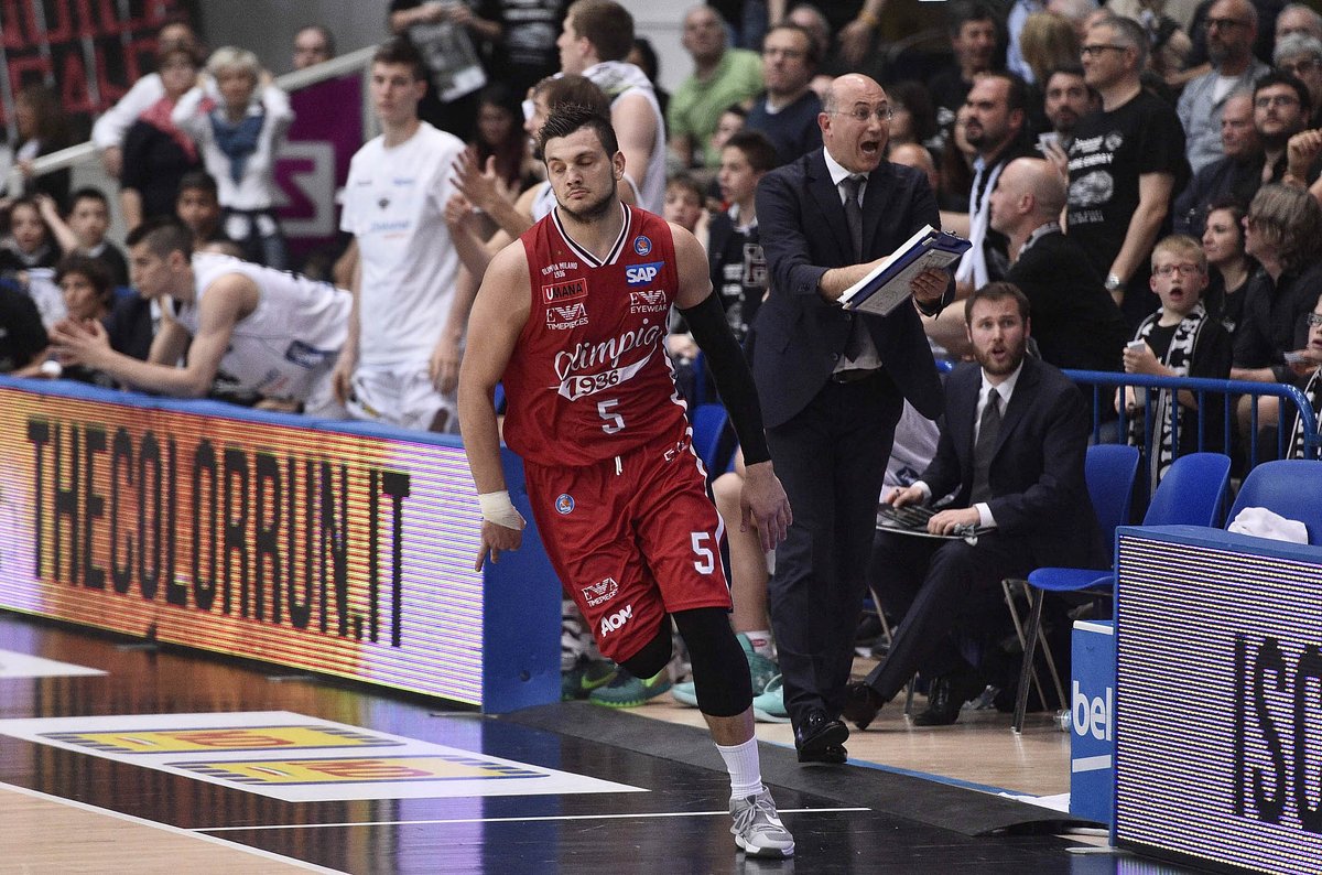 OlimpiaMI1936's tweet photo. Le immagini più belle della gara di stasera vs @AquilaBasketTN #ALLINRED è #SemifinALE https://t.co/CqHc22fNT6