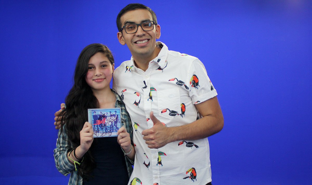 LaResolana's tweet image. ¡Así de guapa se ve nuestra #Coder que se llevó el disco autografiado de @CD9! ¡Gracias @arizaga_carly!