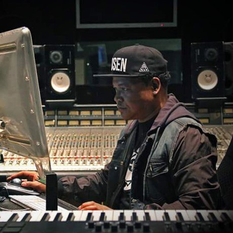 producerpassion's tweet photo. Tunnel Vision #tbt #educate #producer #studio #create #controlsurface #composer #music #keyboard #protools #logicpr… https://t.co/sQa5NPR3df