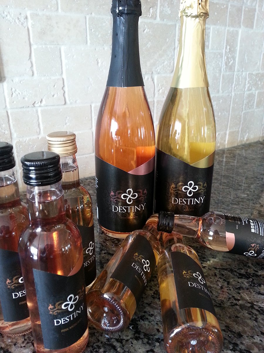 Julianna_glass's tweet photo. Exciting delivery of some divine #wine by @destinymoscato Time for tasting it..... 🍾
#champagne #ThirstyThursday https://t.co/clk1fyrbgg