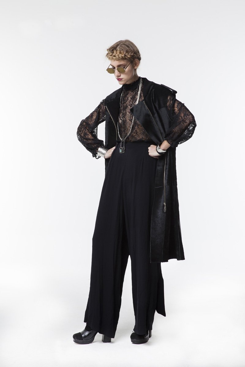 LNmyb's tweet image. Punk, rock y algo militar, el estilo gothic es para llevar con personalidad lanacion.com.ar/moda-t50796