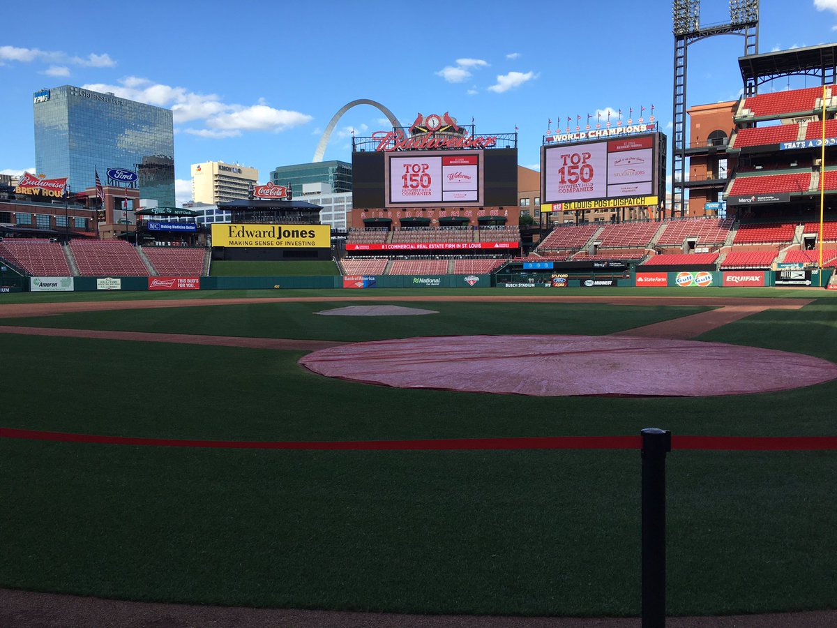 stlbizmsimpson's tweet photo. Loving the #top150stl @stlouisbiz party! Yay @Cardinals https://t.co/9SFXLKSTbK