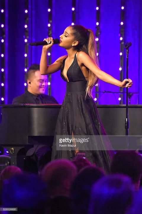 naharaBUTERA's tweet photo. ariana treats fans like family nothing better than our bond! My #TeenChoice nominee for #ChoiceFandom is Arianators https://t.co/WBZwiaxHrU