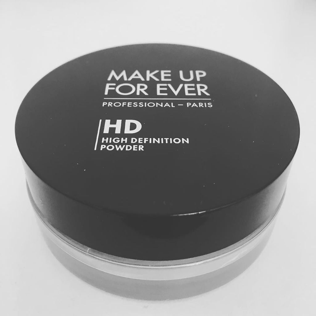 Emma_Damasco's tweet image. Best translucent setting powder I've used. #makeupforever #hdpowder is great to set concealer under the eye and a f…