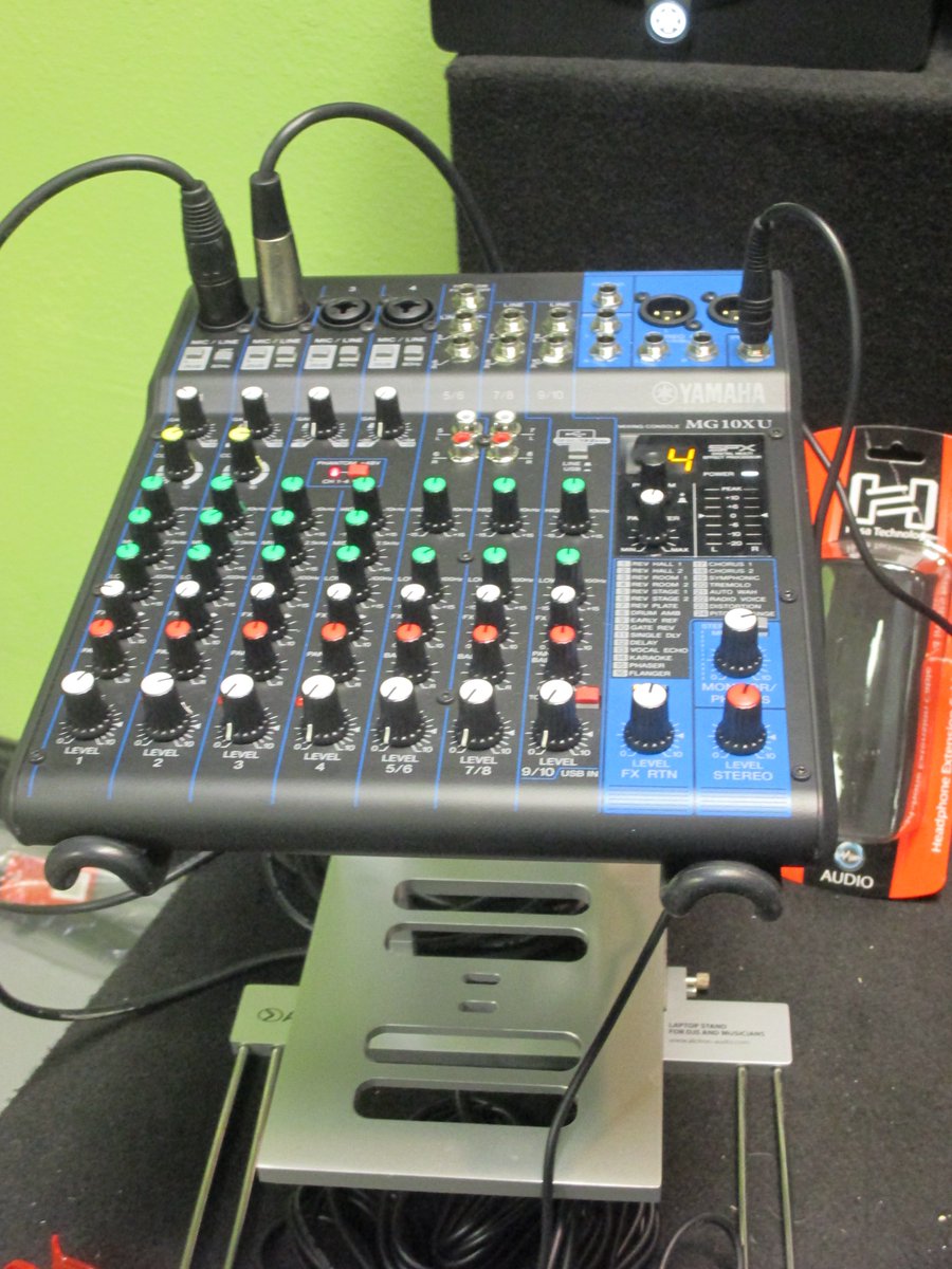 mobromusic888's tweet photo. Check it out .... new microphone testing station only @mobromusic888
#CAD #Yamaha #alctron #Homestudio https://t.co/N1xPypUII0