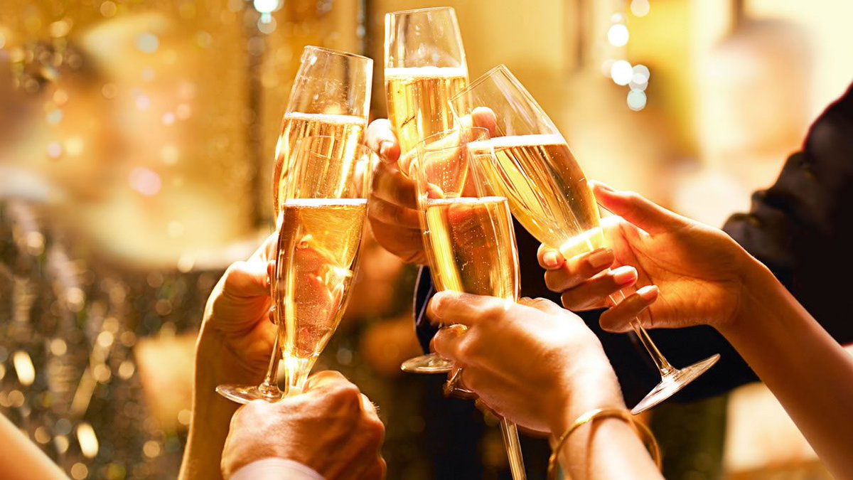 TheSkoshApp's tweet photo. Download #Skosh today &amp; send drinks to friends in #Miami! NYC, ATL &amp; LA coming next month!
https://t.co/ARjpQloxLu https://t.co/czqGHDylT9
