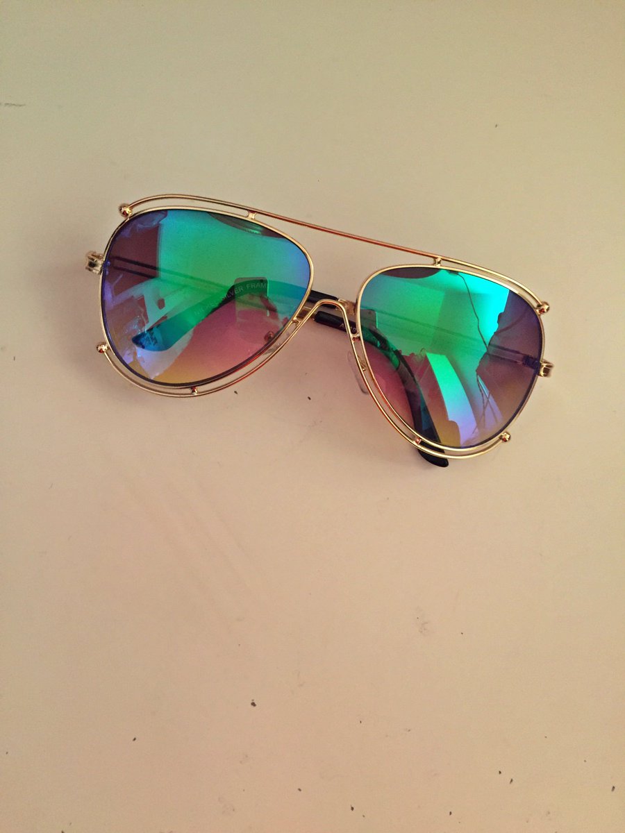 StephanieSence's tweet photo. #flawlessframes https://t.co/mbYFZDDorV