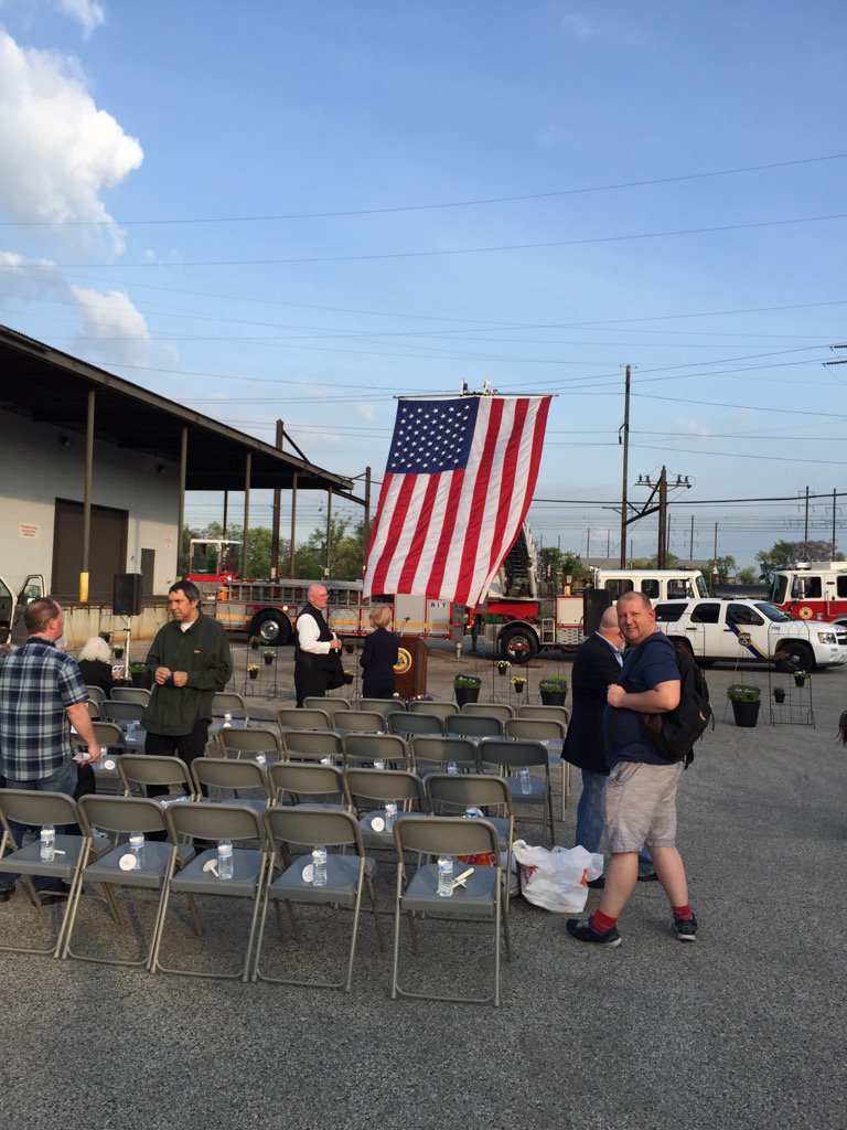 SearchDogBen's tweet photo. #amtrak188 memorial tonight https://t.co/jJrzMOALA0