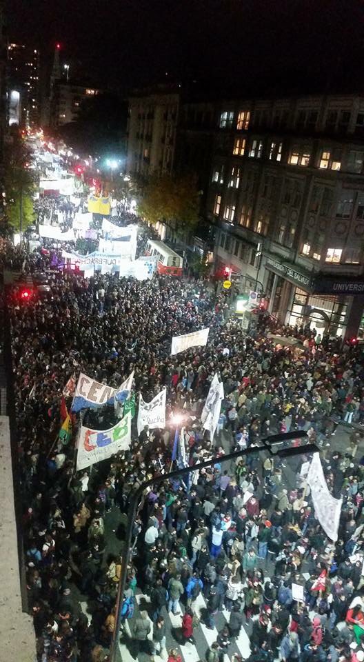 FernandezAnibal's tweet photo. Masiva la protesta de docentes y estudiantes en defensa de la educación pública. https://t.co/JWbBXIQWhq
