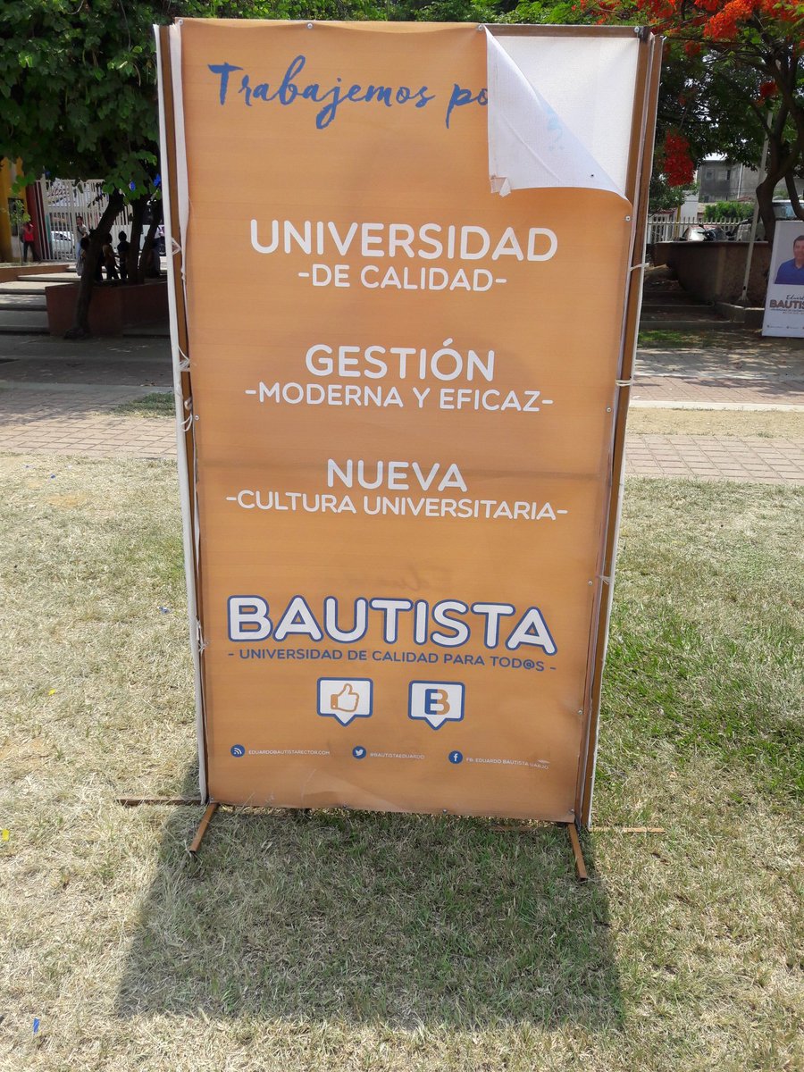 diegomtzsanchez's tweet photo. Si así deja Eduardo Bautista la @UABJO después de un mitín, como la dejará si llega a ser rector #Quepuercos https://t.co/3HB33GGE9c