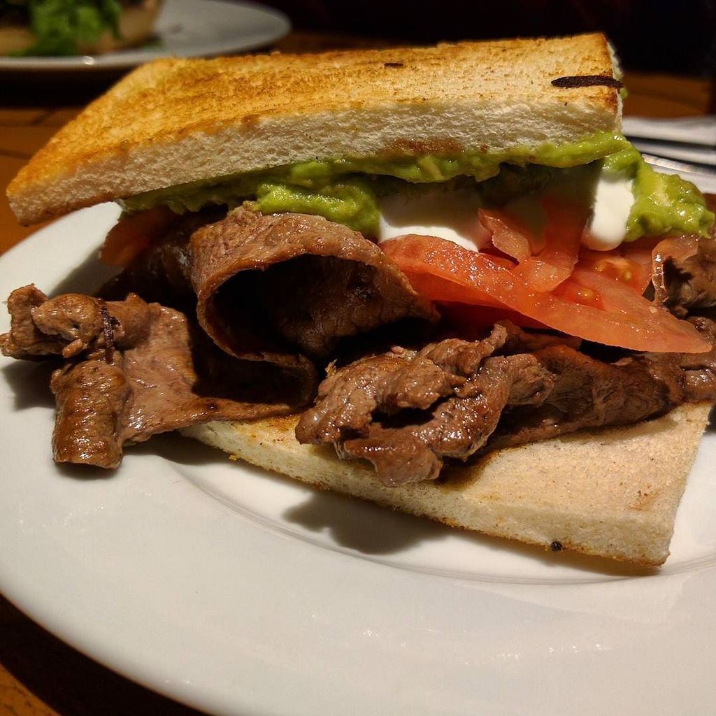 ElGuaton_CL's tweet photo. Churrasco por @danesrestauranthttps://scontent.cdninstagram.com/t51.2885-15/sh0.08/e35/13129850_271994576476763_145… https://t.co/fiv6SUOyAp