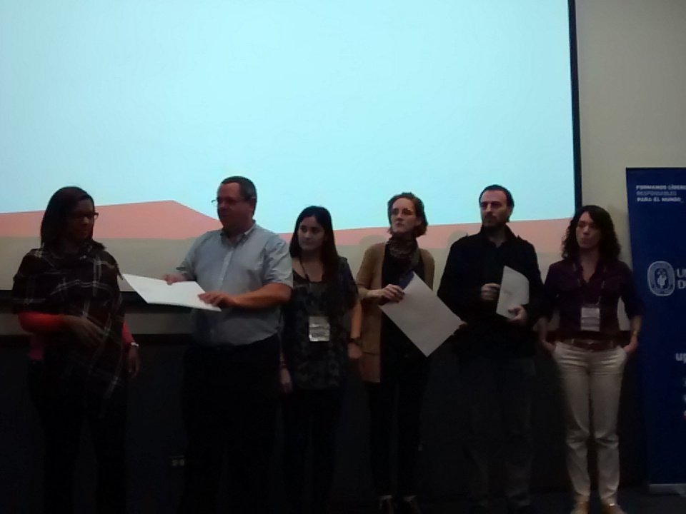 EmprendeUP's tweet photo. "Entrega de diplomas" @ProDemUNGS @UdelPacifico @MINPRODUCCION @EmprendeUP #6STProdem https://t.co/U4L21vsa7e