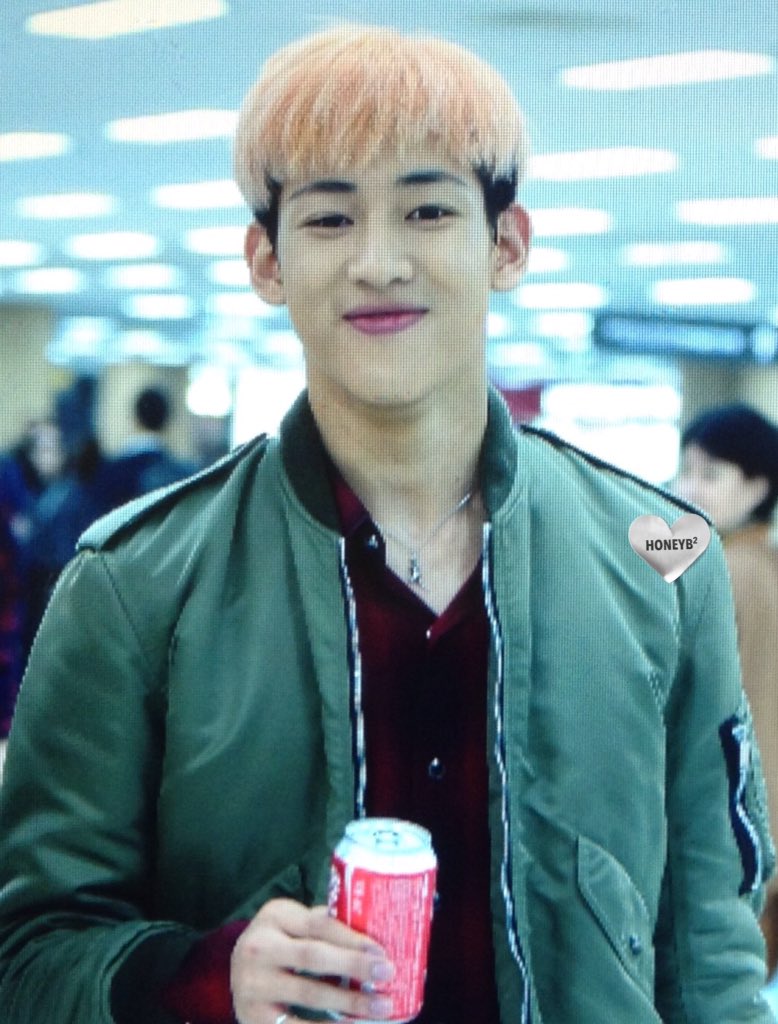 AlittlehoneyB's tweet photo. 160513 #Bambam at Gimpo แจกความฉดใฉ https://t.co/poRCp8aVqi