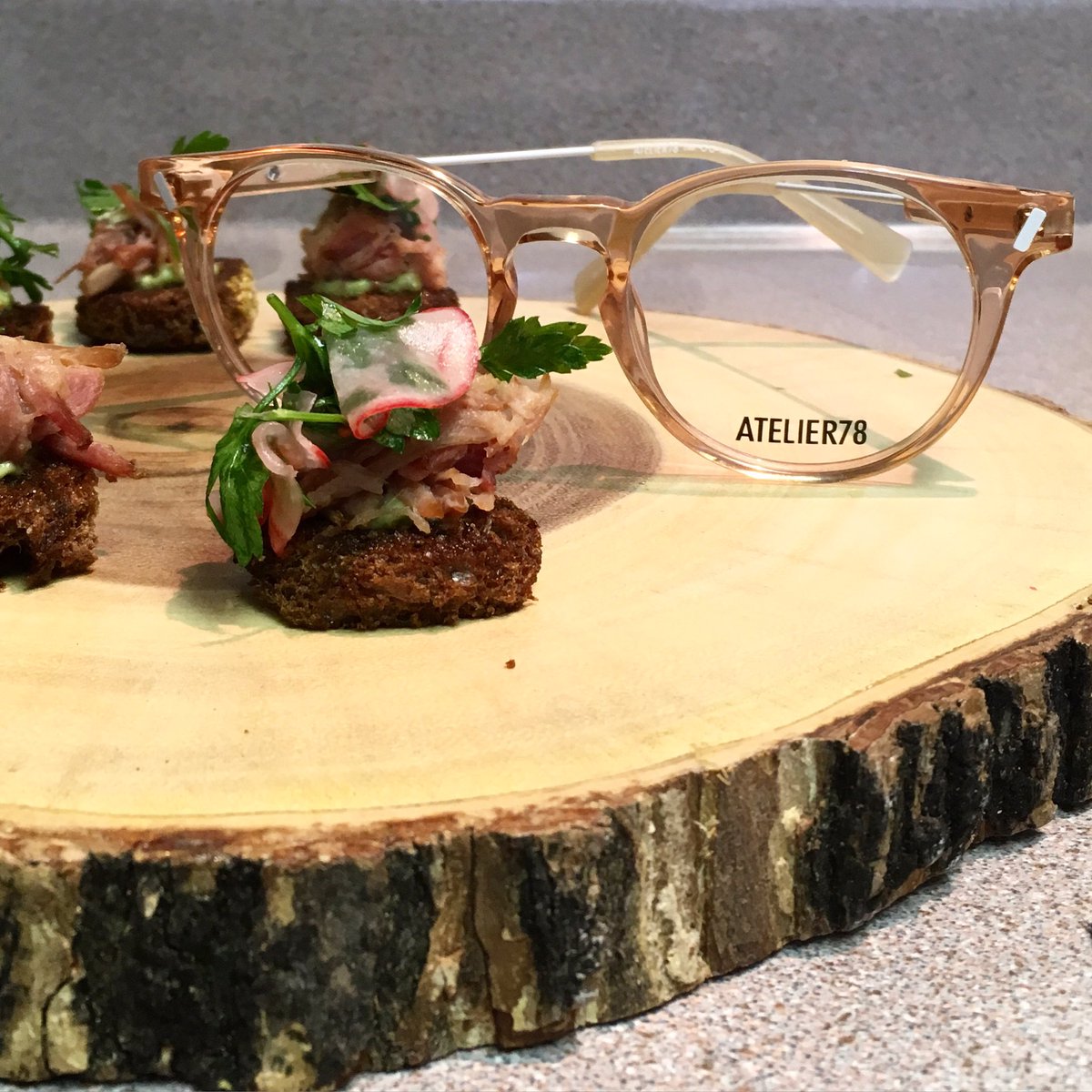 LaPiqueAssiette's tweet photo. Lancement de la collection Atelier78 édition Stockholm par @vansap chez @DOYLEopto 🤓 https://t.co/Har4RQXO76