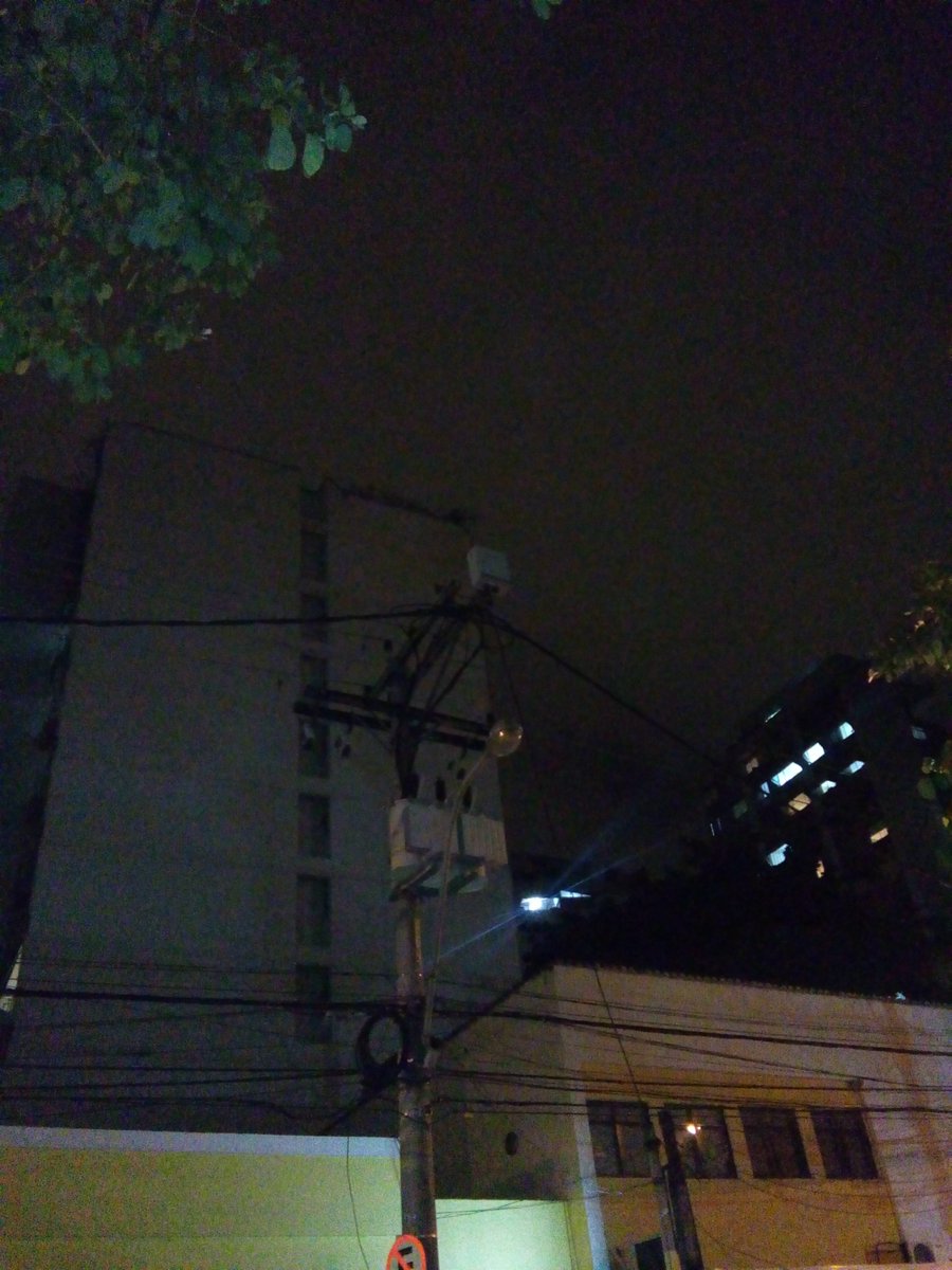 Slimitii23's tweet photo. Com a segurança que temos!pra que luz acesa a noite!ninguém paga taxa de iluminação #cpidaampla @amplaenergia https://t.co/Exm3F07FPe
