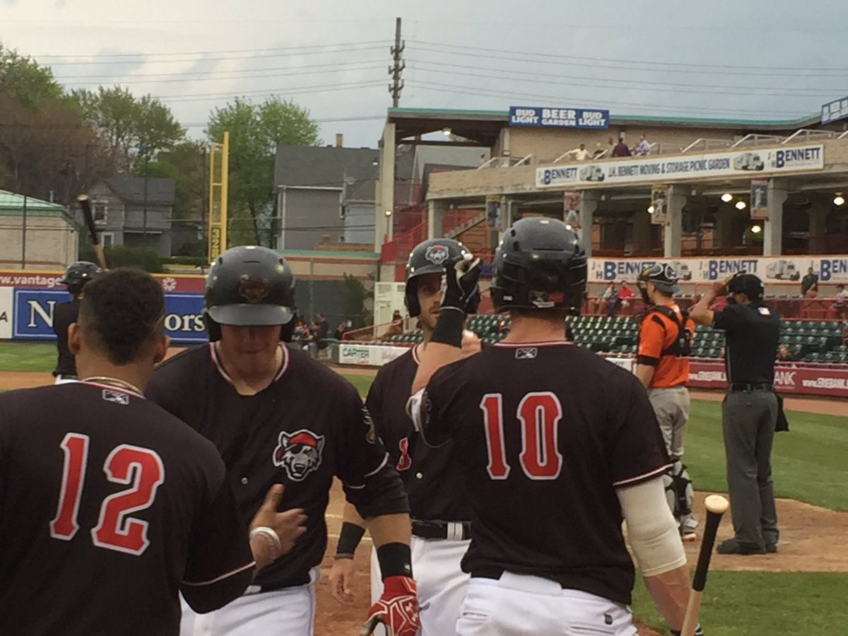 lushep2's tweet image. Way to tie it up for @erie_seawolves. @GreenGiant2219 hits 2 run bomb to bring in @Jeffmcvaney. 2-2 #KeepItUpWolves