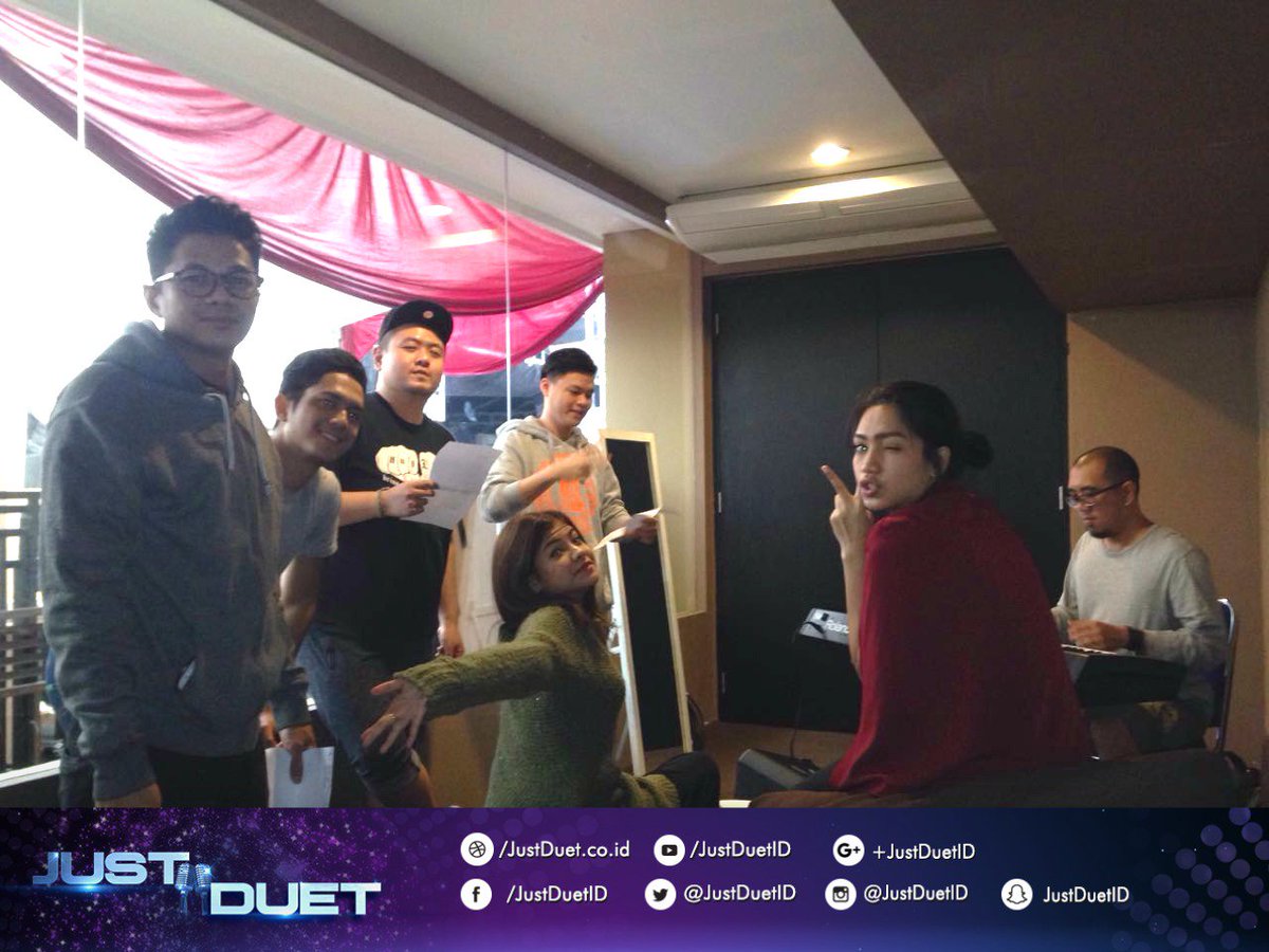 Workshop time! <a href="/Kiki_JDI/">Akhmad Faqih</a> <a href="/Reffi_JDI/">Reffi_JDI</a> @Fredy_JDI <a href="/Yeshua_JDI/">Yeshua Abraham</a> @Sara_JDI @Olivia_JDI <a href="/irvnat/">Irvan Natadiningrat</a> #JustDuetID <a href="/netmediatama/">Netmedia</a>