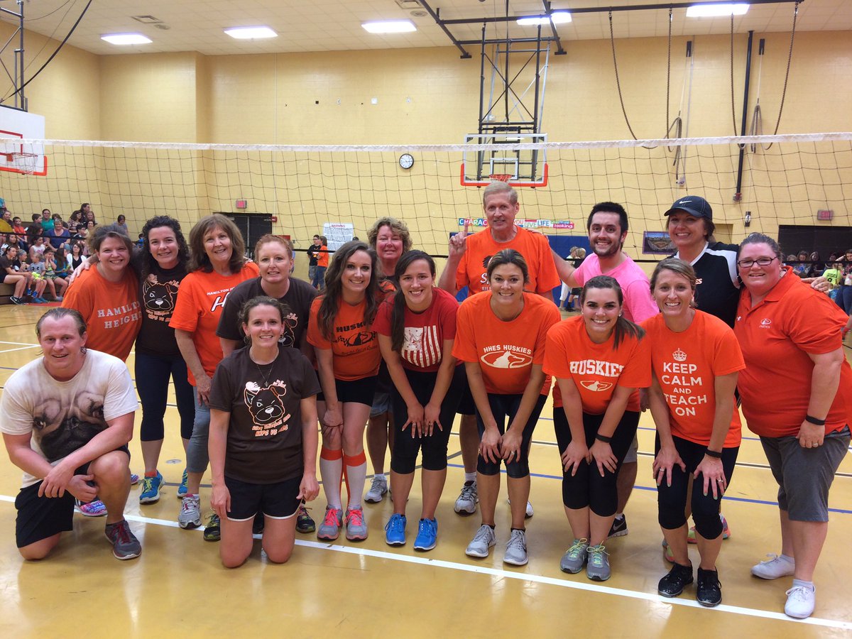 julie_griffey's tweet photo. HHPS &amp; HHES battle on the volleyball court for a great cause # Riley # K-Kids making a difference! https://t.co/x5nx8Qyxz9