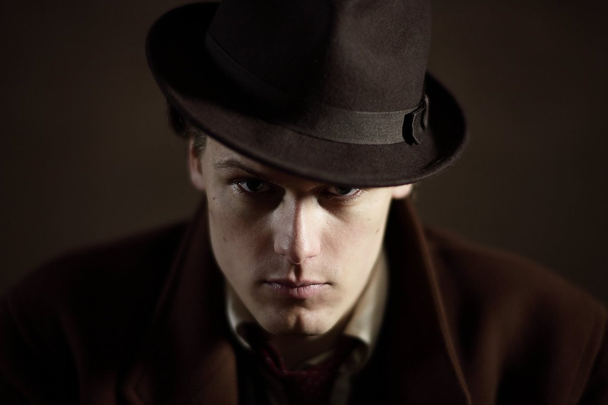 's tweet image. We spread #Heughanitis like #18thCentury #SmallPox! #contagioussmile #NoCure #NoVaccin #WeDontNeedNoStinkingCure