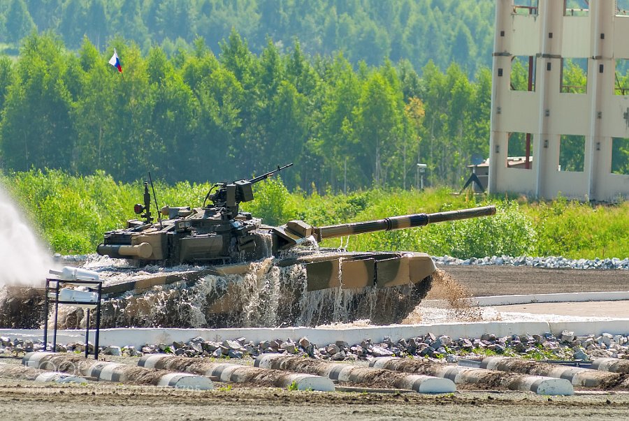 دبابه القتال الرئيسيه T-80 CiT5YVWXAAABWfA