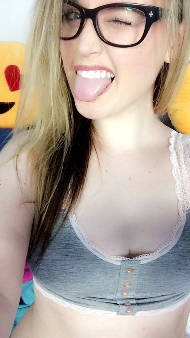 Back from private show! Come get a prize fortune cookie for only 99tks! https://t.co/YTeljKbmk2 https://t<a href="/tag/onmfc"class="tags"><span>#onmfc</span></a>