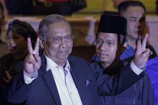 NST_Online's tweet photo. Adenan to announce new #Sarawak cabinet line-up today
https://t.co/1REIx5ZXeC https://t.co/qO0G8wnJBf
