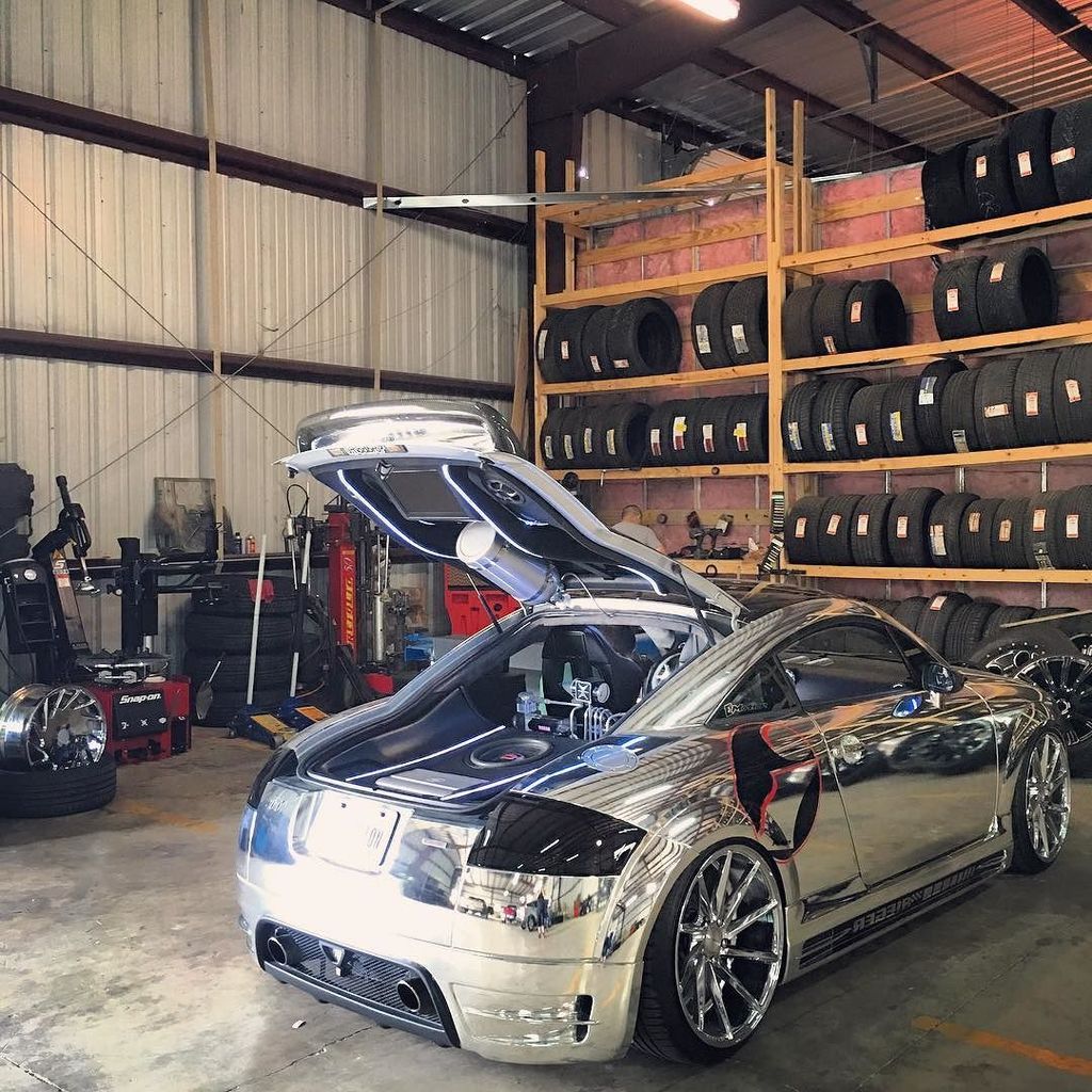 ignantt's tweet photo. RT: #cars #carporn #supercar #VEL1 waiting in the corner, soon to be on brother-in-law's Van. L https://t.co/Bm0vaj4HAi