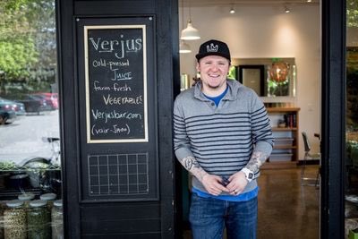 Nice hat <a href="/chefbrendan/">Brendan McGill</a>! #LETumEAT #thatcrownthough seattle.eater.com/2016/5/10/1164… <a href="/EaterSeattle/">Eater Seattle</a> <a href="/HitchcockDeli/">Hitchcock Deli</a> #Feeders