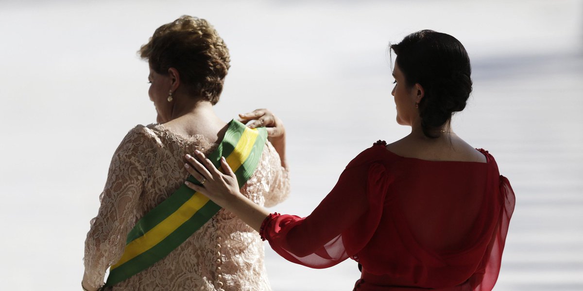 huffpostbrasil's tweet photo. 'Hoje, entre as mulheres, paira um sentimento de morte' https://t.co/LgZkVW3QtA #vozeshuffpost https://t.co/2KzjZNsjxJ
