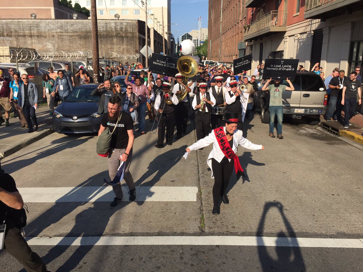 Dries's tweet image. A few hundred of us mourned the loss of Drupal 6 with a parade and eulogy.