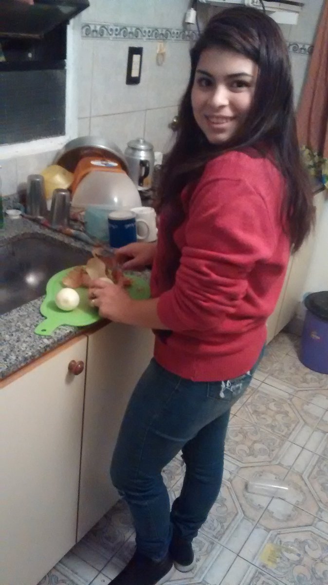 ElisabetAngeles's tweet photo. Nosotras cocinamos y ella con su novela 🙅 #FideosConSalsa😋 https://t.co/IpQhatSzoZ