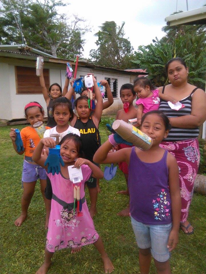 NIUEORGANICS's tweet photo. Vaiea's organic  warriors, happy to receive  tools and gloves thanks @PoetCom1 @IFADnews  @spc_cps @ColinTukuitonga https://t.co/K6fmvzumpS