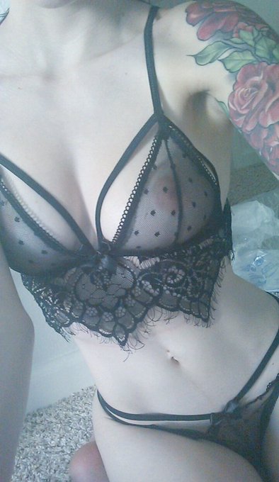 New lingerie makes me so happy 🎀😇 can't wait to wear this in a scene. https://t.co/vQ8MoQltIx