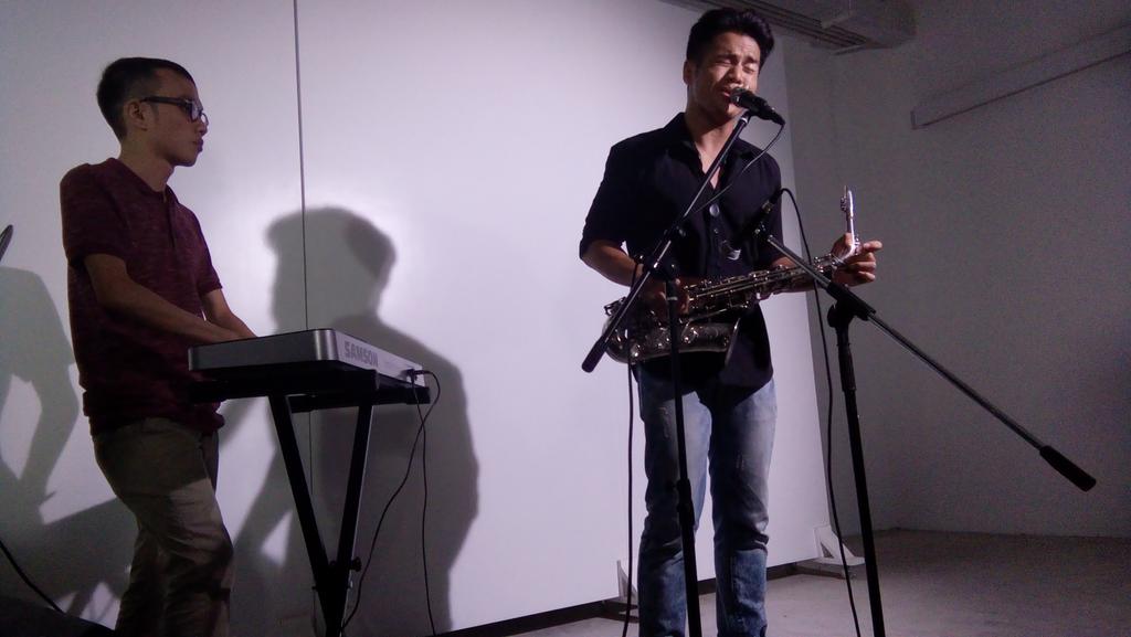 Lagu pertama nya nih @UbayIDOL8