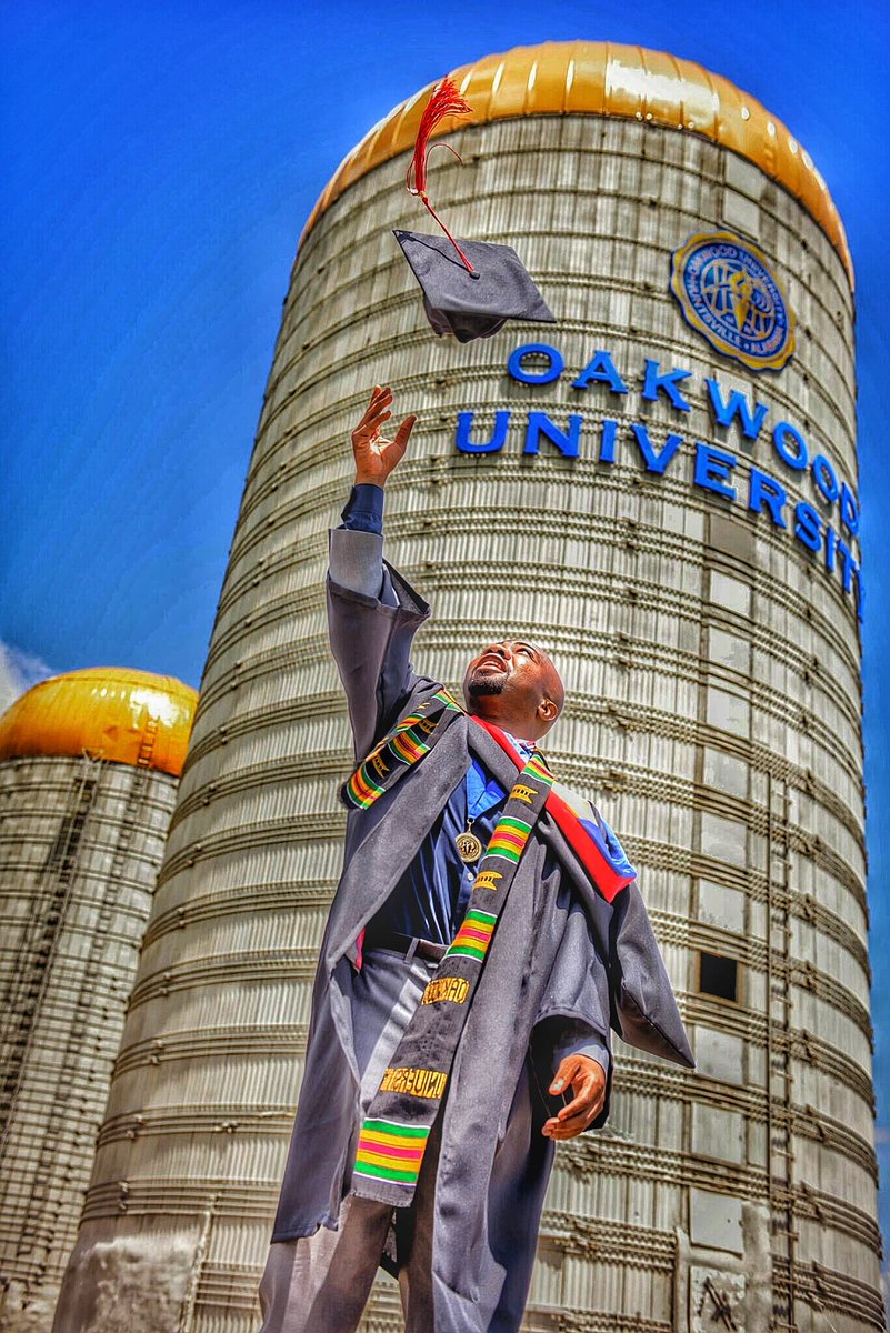JnLesBoyer's tweet photo. Feels good to have gotten this far #collegeGrad #blessed #checkpoint #OU16 #praisethelord https://t.co/PAqgGYiNLh