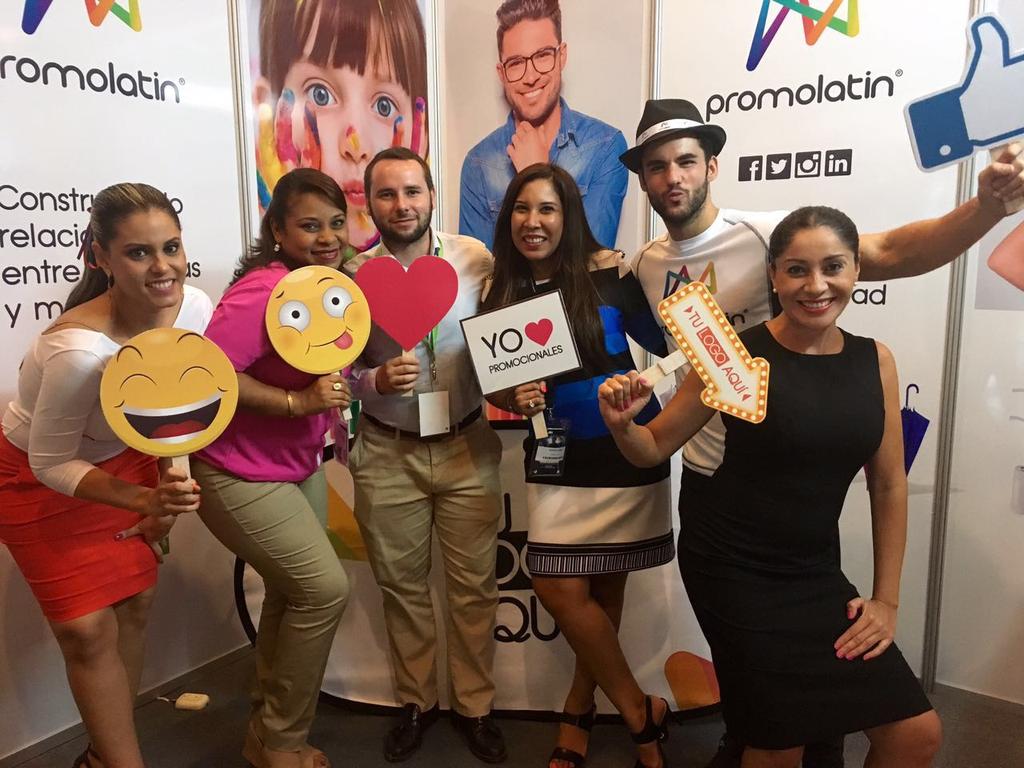 Promolatin's tweet photo. Parte de nuestro team #Promolatin que estuvo presente en el primer día de #mkt2016 #TuLogoAqui https://t.co/PLZXxssEwq