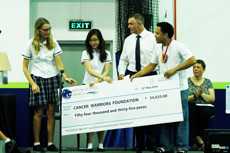 BSM_1976's tweet photo. Proceeds from Bandana Day was donated to @CancerWarriorsF. British School Manila is so proud of our kids' efforts! https://t.co/DK65BI8PKt