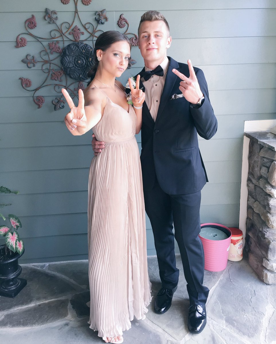 SarahPippin16's tweet photo. Prrooooommm numero dos ✌🏼️ https://t.co/ZN4DPo6TWp